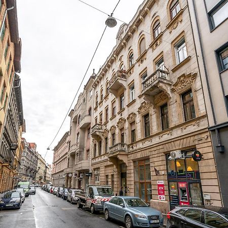 Budapest Magic Blue In Downtown Extérieur photo