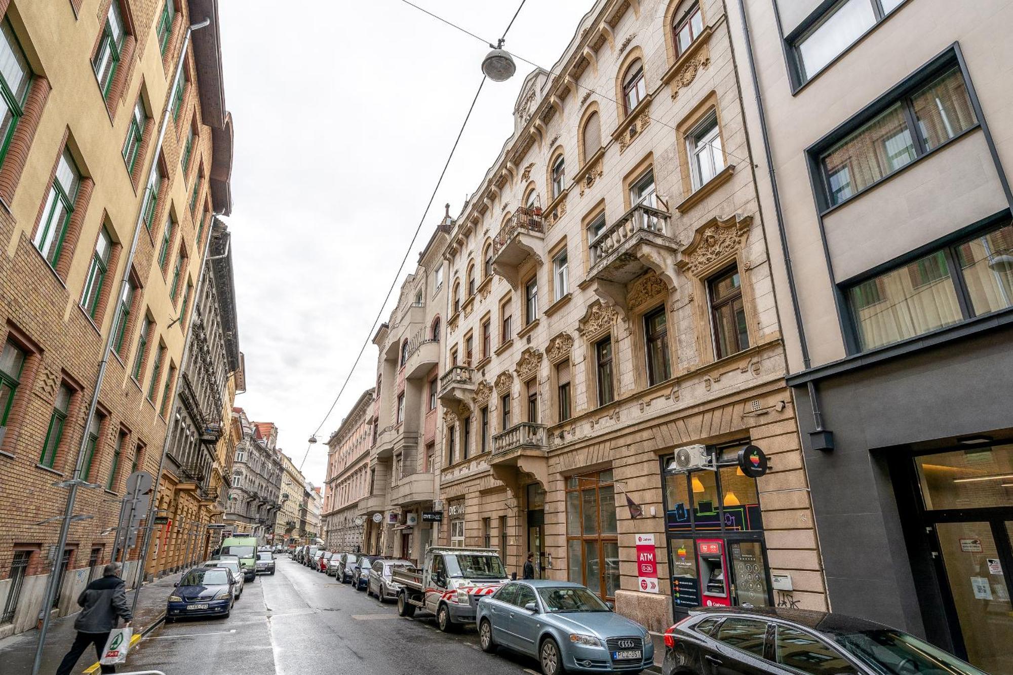 Budapest Magic Blue In Downtown Extérieur photo