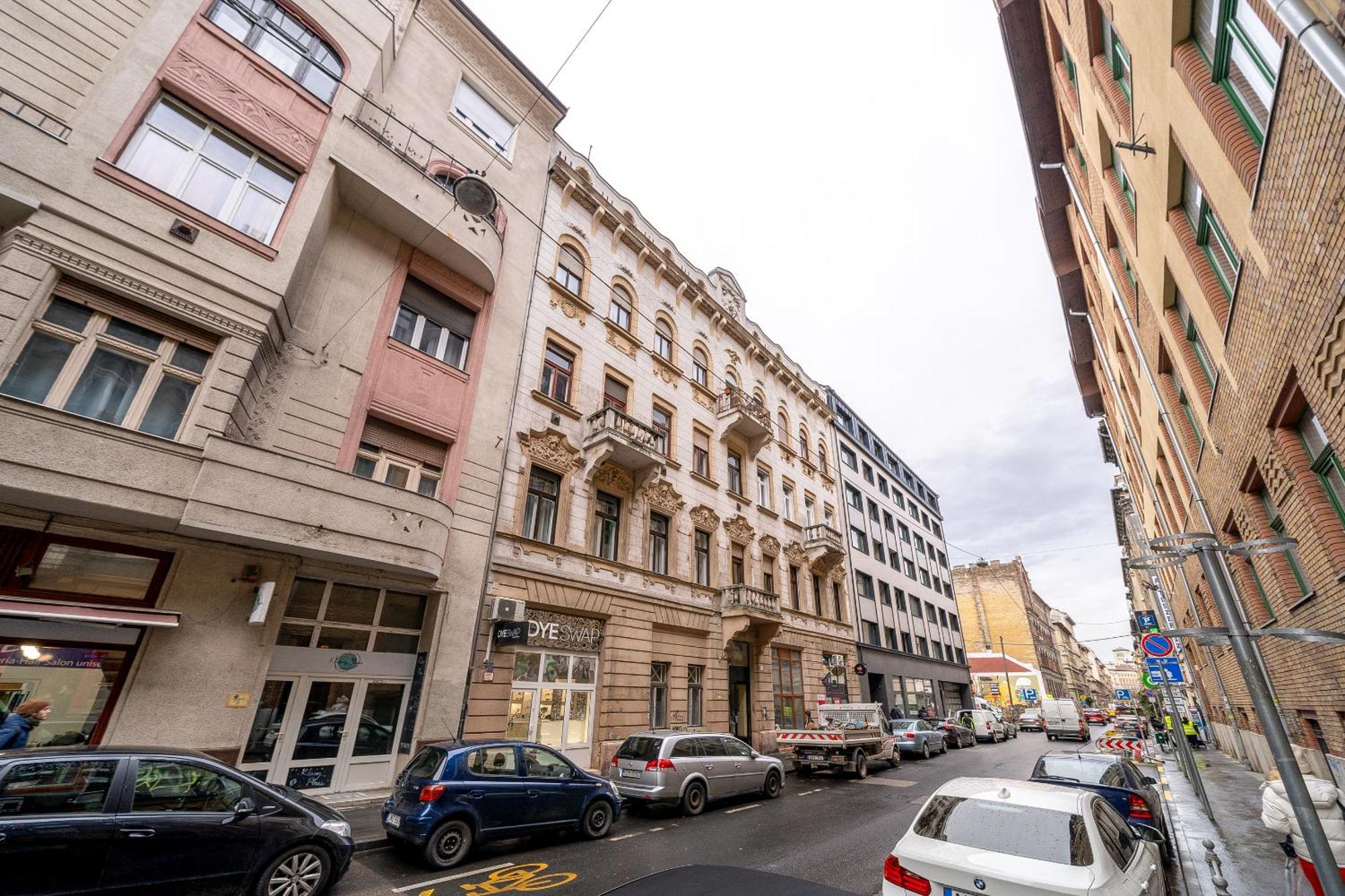 Budapest Magic Blue In Downtown Extérieur photo